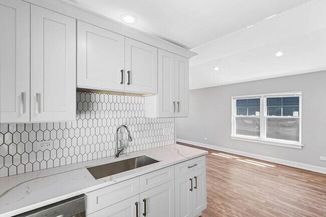 Building Photo - 6418 S Champlain Ave