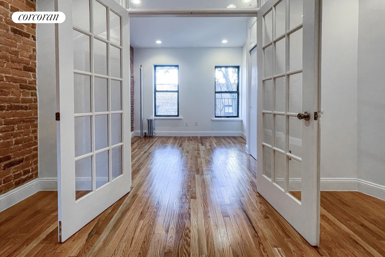 Foto principal - 423 E 81st St