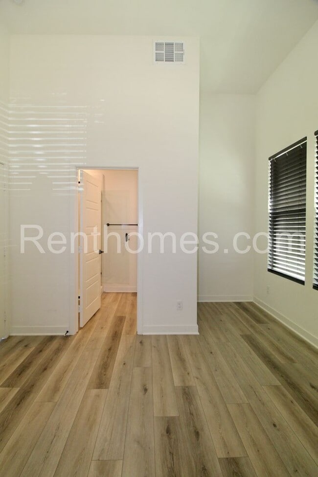 Foto del edificio - 1710 Discovery Falls Dr