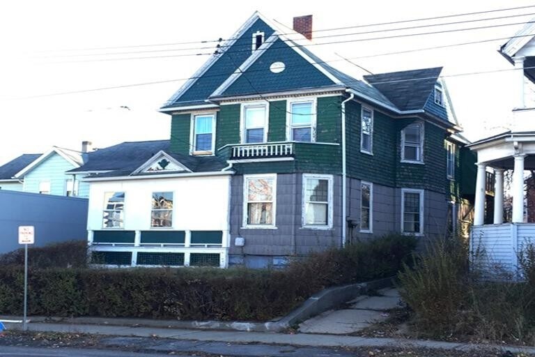 Primary Photo - 126 Henry St