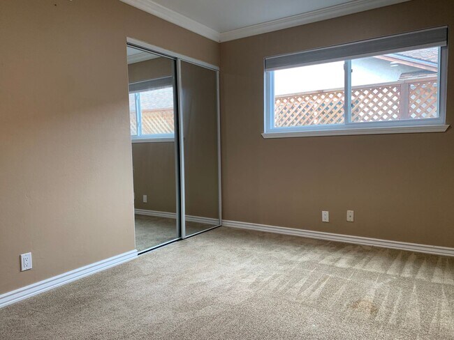 Building Photo - 3 Bedroom 2 Bathroom Home Available in Cas...