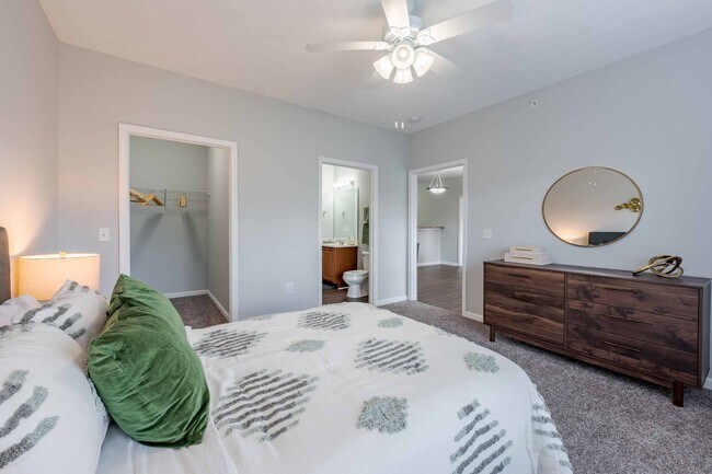 Foto del edificio - Blankenbaker Crossings Apartment Homes