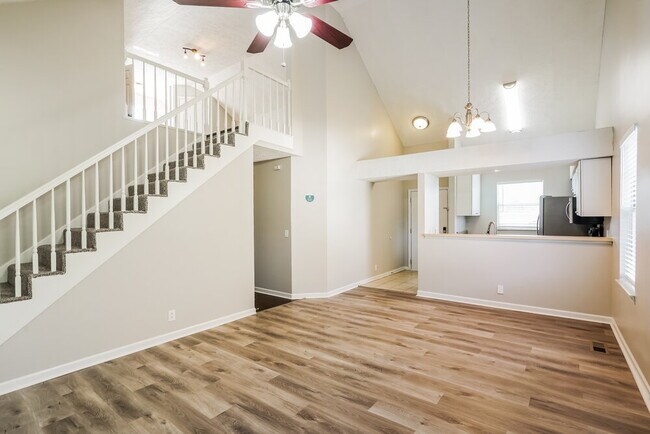 Foto del edificio - 1502 Cedardale Rd