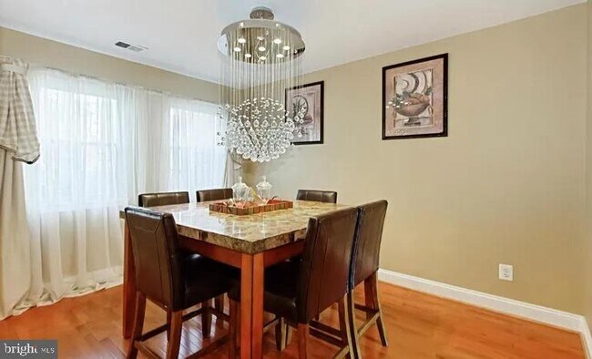 Foto del edificio - 12728 Rolling Brook Dr