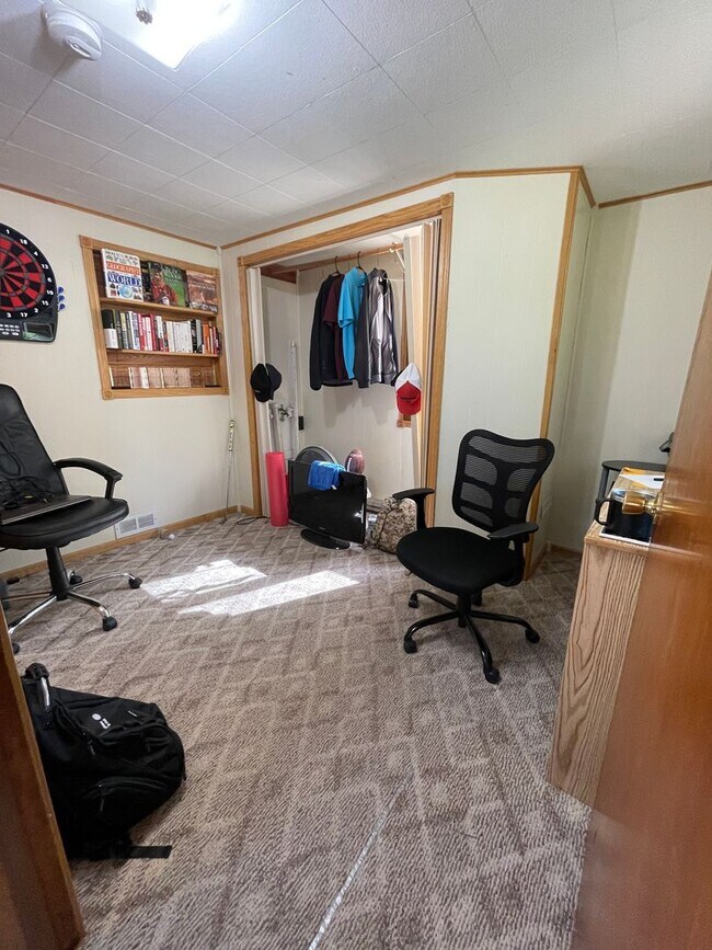 Foto del edificio - Three Bedroom House Near Campus