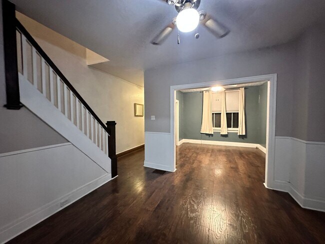 Foto del edificio - 3 bedroom 1 bath row home on quiet street