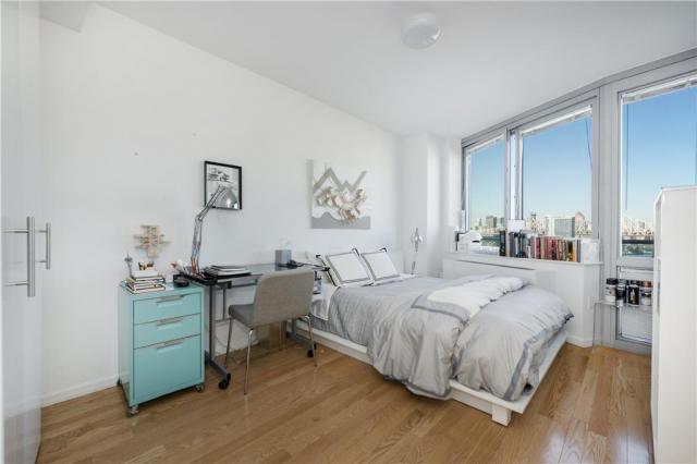 Building Photo - 1 bedroom in LONG ISLAND CITY NY 11109