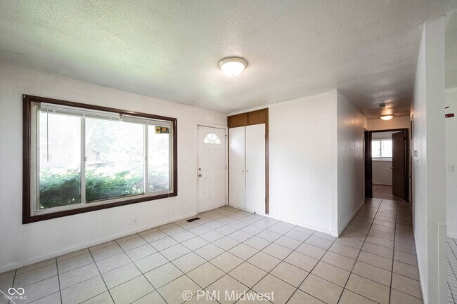 Foto del edificio - 8124 E 37th St