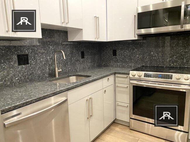 Foto del edificio - 3 bedroom in Brookline MA 02446