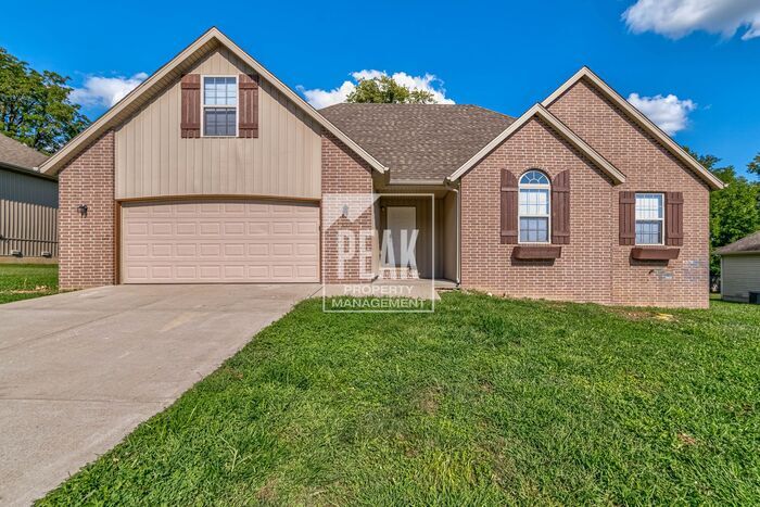 Primary Photo - Beautiful Nixa home ready to rent!