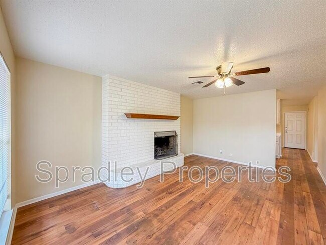 Building Photo - 3705B Ivanhoe Dr