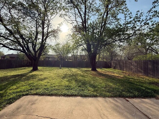 Building Photo - 8212 N 118th E Ave