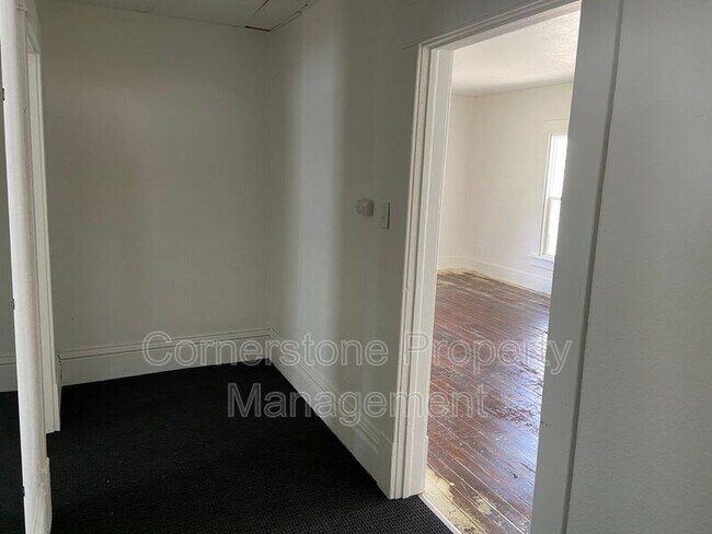 Foto del edificio - 1111 S 18th St