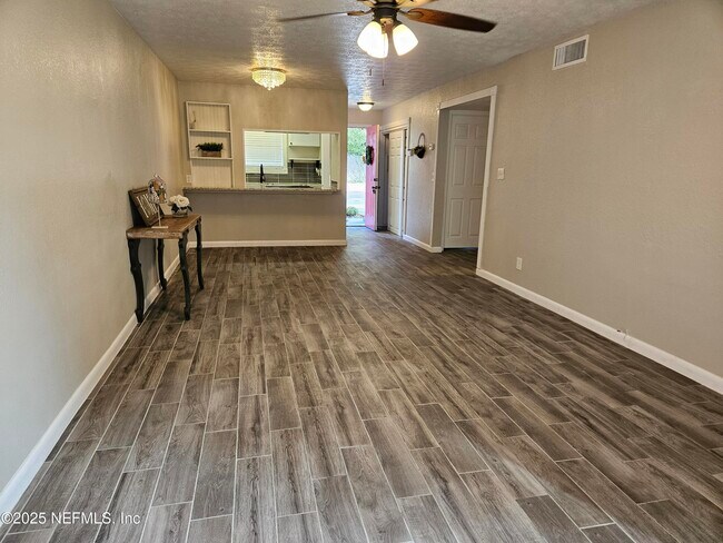Foto del edificio - 4836 Atlantic Blvd