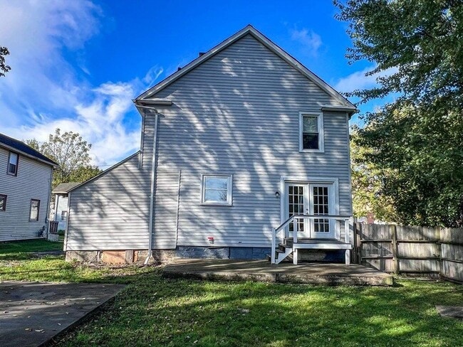 Building Photo - 708 Johnson St