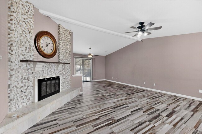 Building Photo - 5613 Powers St