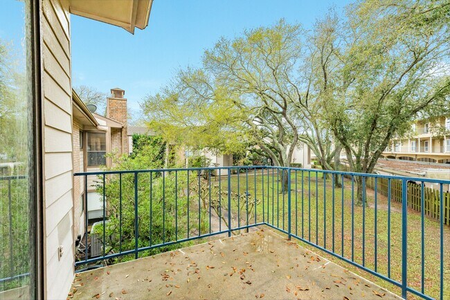 Foto del edificio - 7128 N Holiday Dr