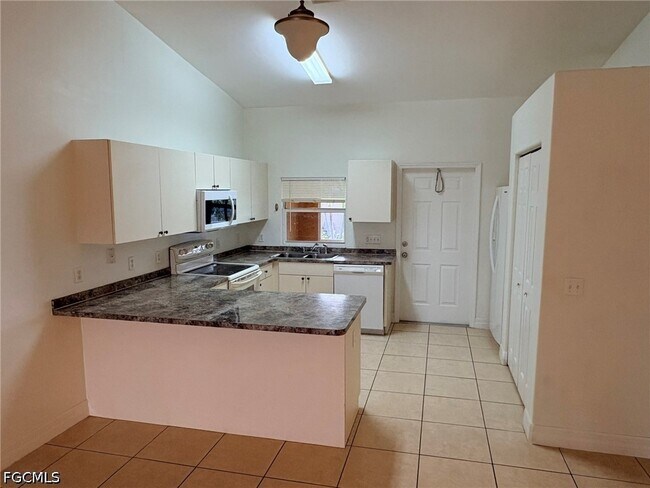 Foto del edificio - 3824 SW 8th Pl