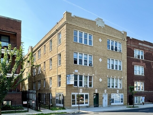 Building Photo - 5662 N Ridge Ave