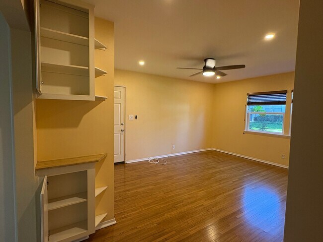 Foto del edificio - 5874 Bowcroft St