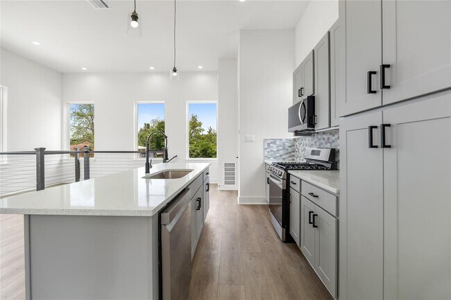Foto del edificio - 947 Green Meadow Ln