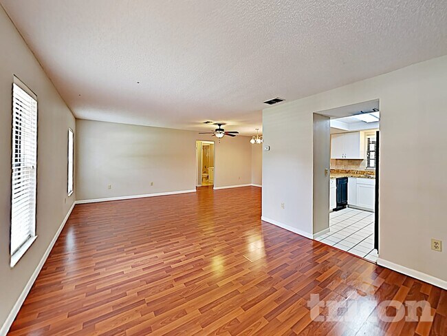 Foto del edificio - 12207 Bluefield St