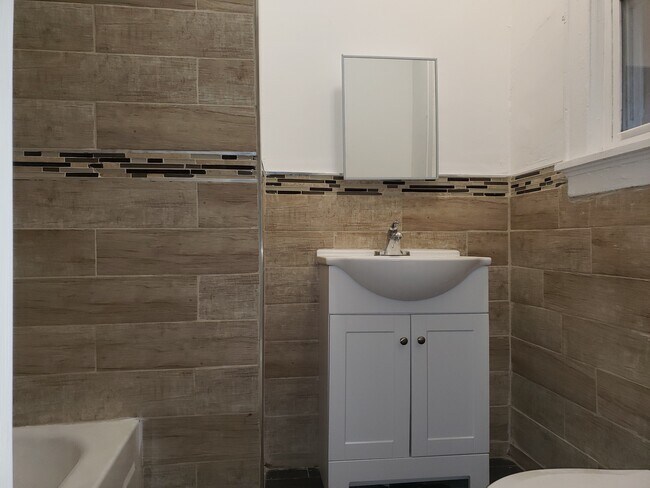 Bathroom - 163 Oliver St