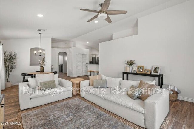 Foto del edificio - 3402 E Menadota Dr