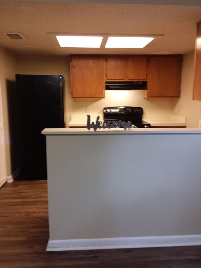 Building Photo - Whispering Pines 2/2 close to NAS Jax