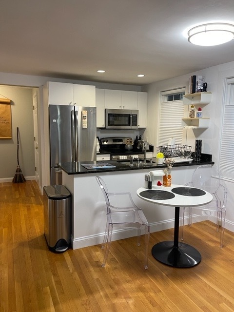 Kitchen complete with dishes and cooking necessities - 26 Billings St