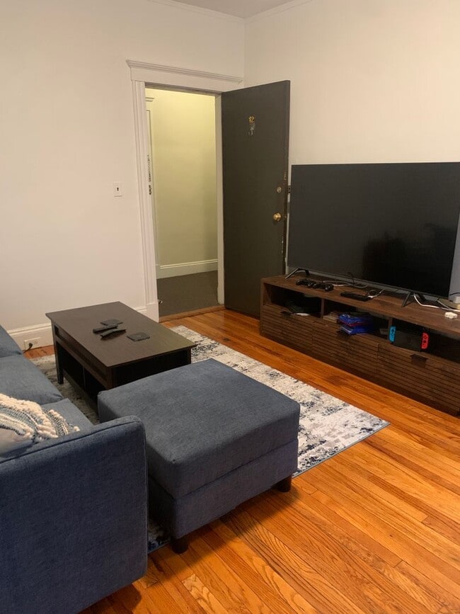 Building Photo - Nicely renovated 1 bed unit in a prime location in Allston!