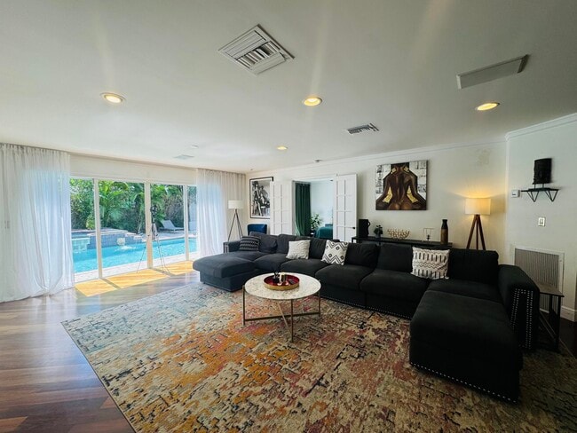 Foto del edificio - 1728 NE 40th St