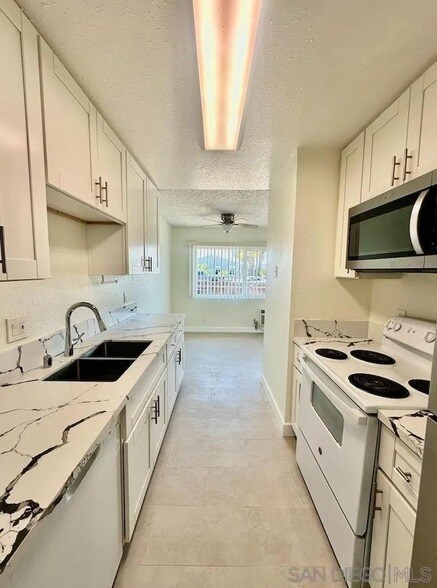 Foto del edificio - 1254 Sumner Ave