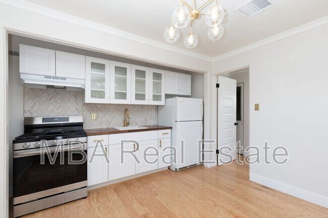 Foto del edificio - 1342 W Monroe St