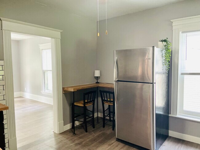 Kitchen (3/3) - 900 Davis Ave NW