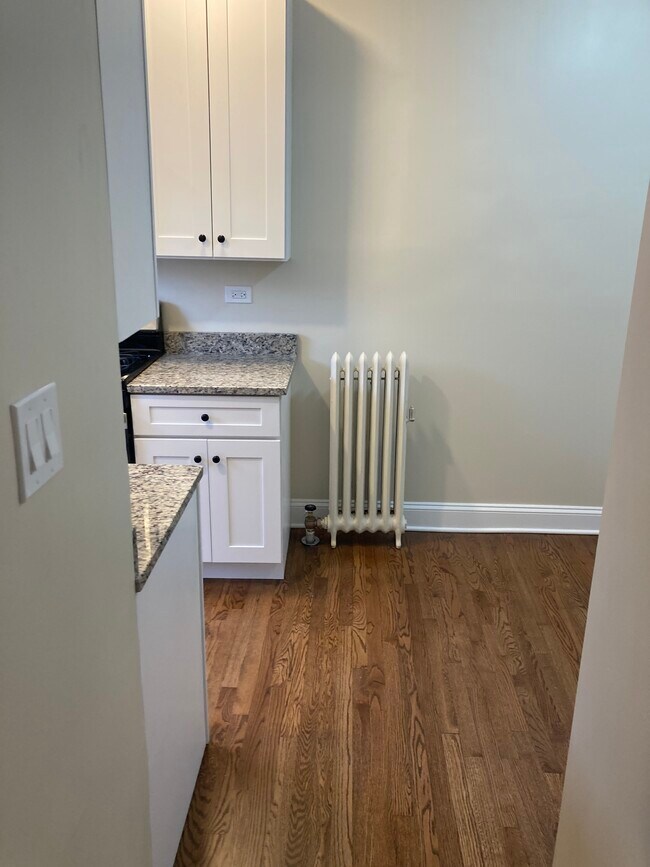 Foto del edificio - 521 W Brompton Ave