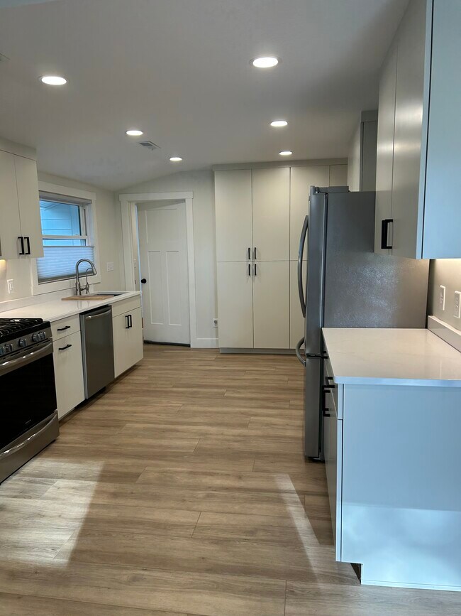 Foto del edificio - 1415 S Oak St