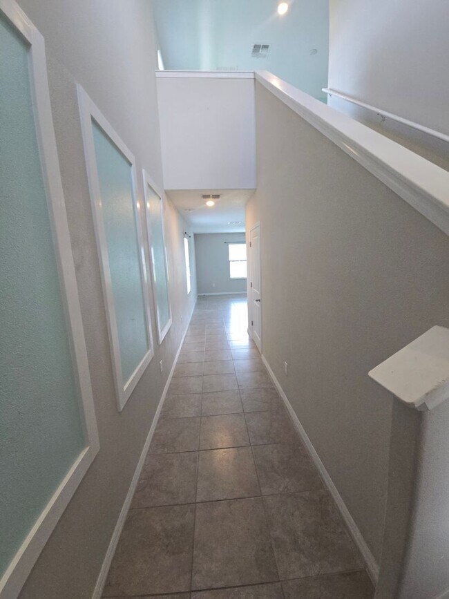 Foto del edificio - Gorgeous 4-Bedroom, 2.5-Bathroom Home in R...