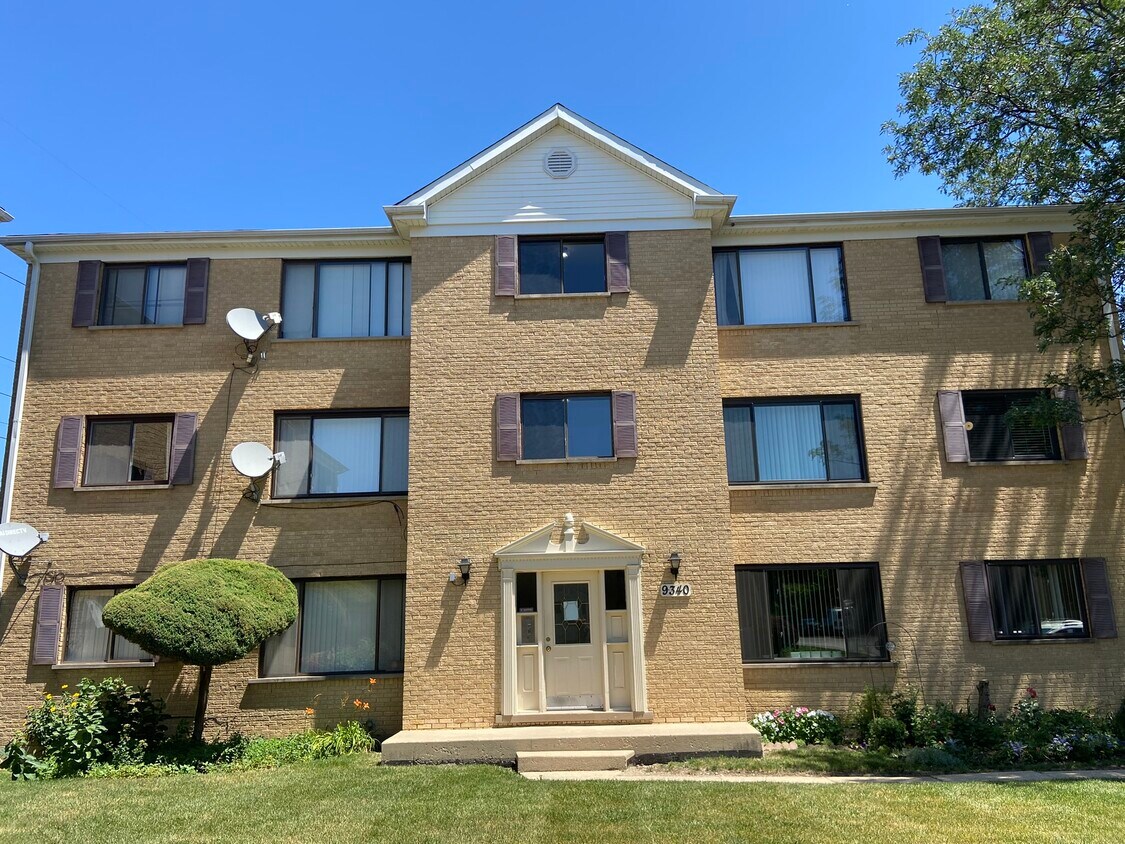 9340 Hamilton Ct Unit B, Des Plaines, IL 60016 Condo for Rent in Des