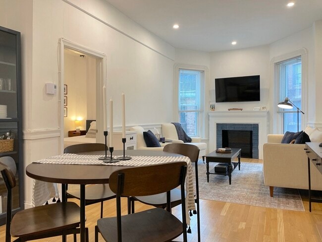 Building Photo - 827 Boylston St