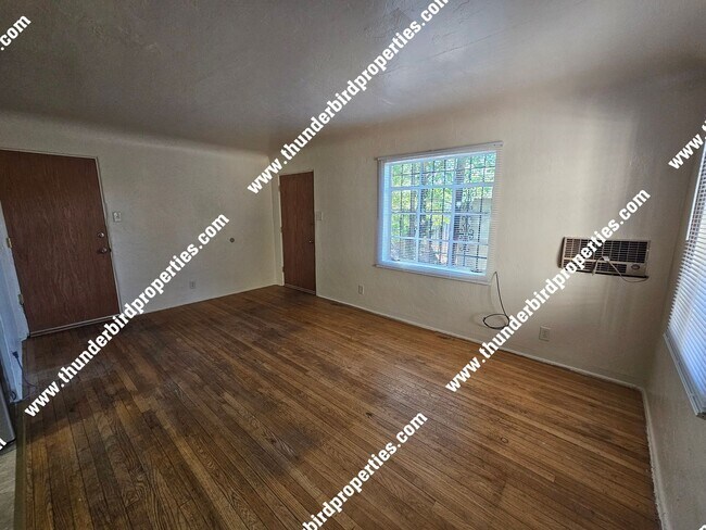 Building Photo - 412 10th St SW