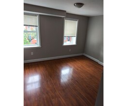 Building Photo - 1932 Bank St