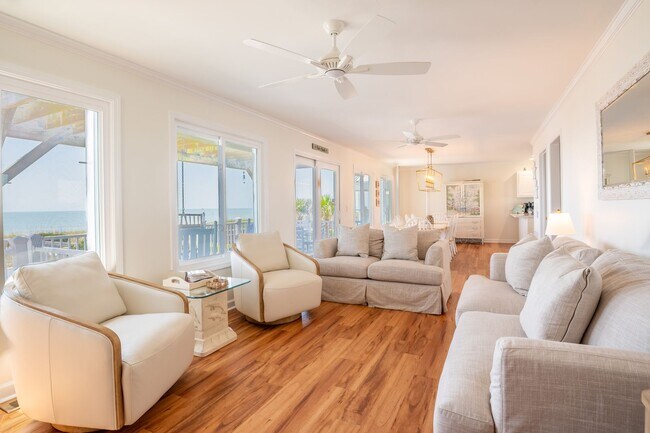 Building Photo - 837 Fort Fisher Blvd S