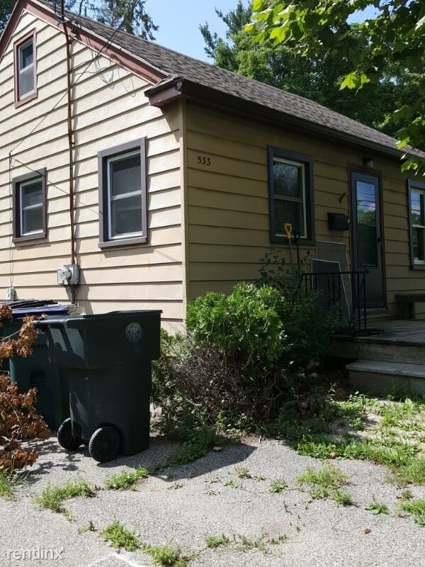 Primary Photo - 2 br, 1 bath House - 533 N Hagadorn Rd