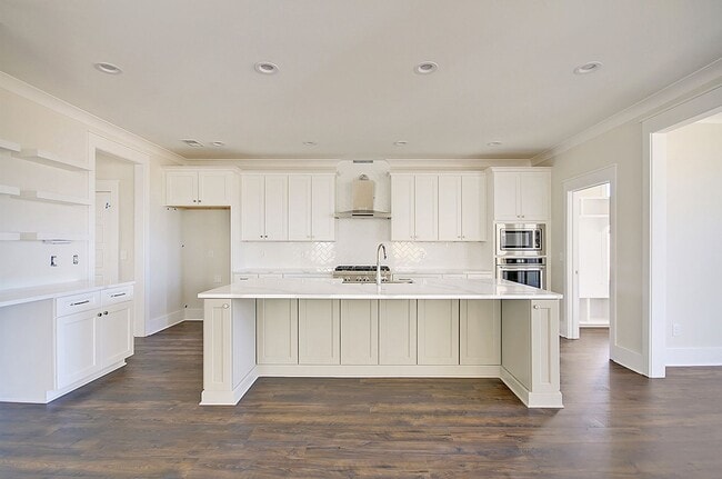 Building Photo - Lakeside Living in the Heart of Carnes Cro...