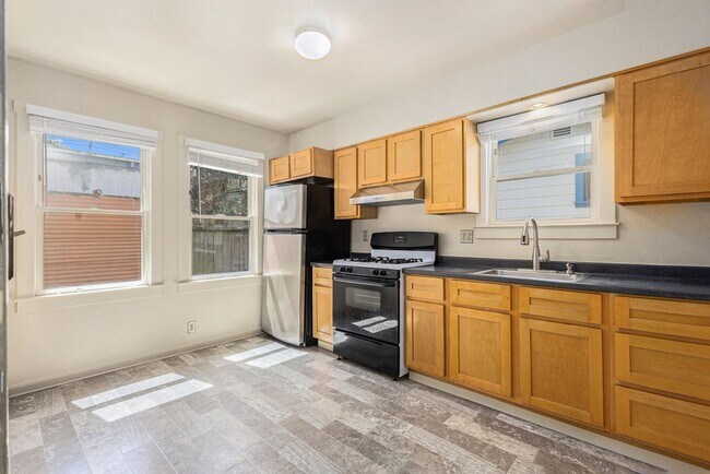 Building Photo - 306 Spruce St