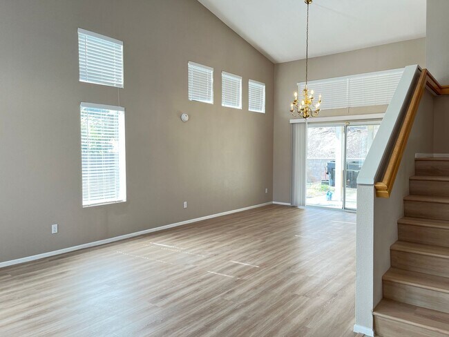 Foto del edificio - Large 4 bedroom home in Orangecrest for rent!