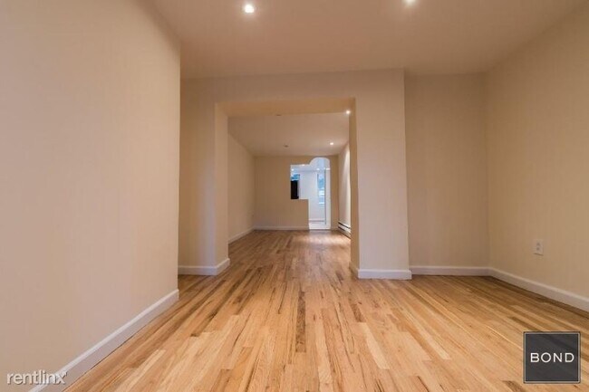 Foto del edificio - 484 W Broadway