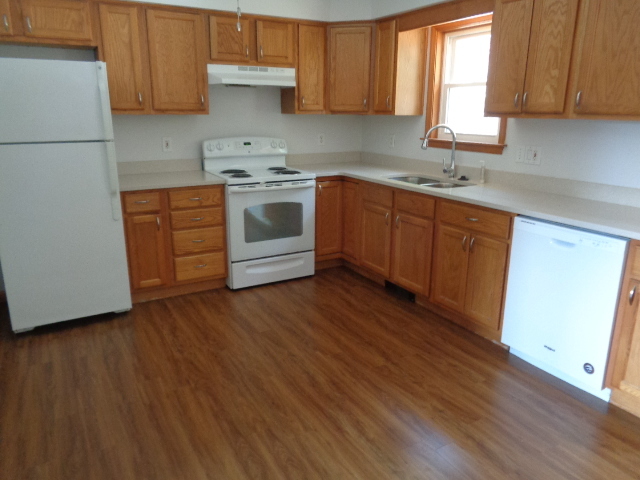 Building Photo - 23 Pine Brook Curv
