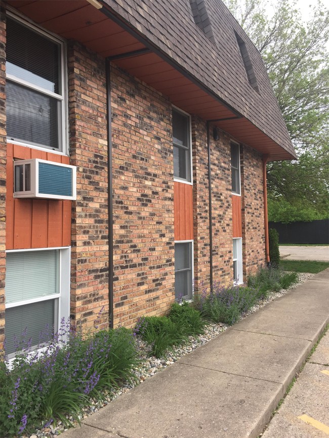 Building Photo - 1507 E Washington St